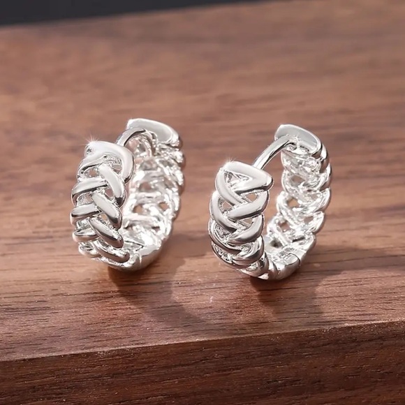 ✨Zara Adeline Braided Silver Huggie Earrings - Picture 3 of 3